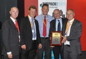 PKN editor Roland Tellzen (second from right) presents the Award for Best New Product to the team from Sch&uuml;tz DSL at AUSPACK PLUS 2011 in Melbourne.